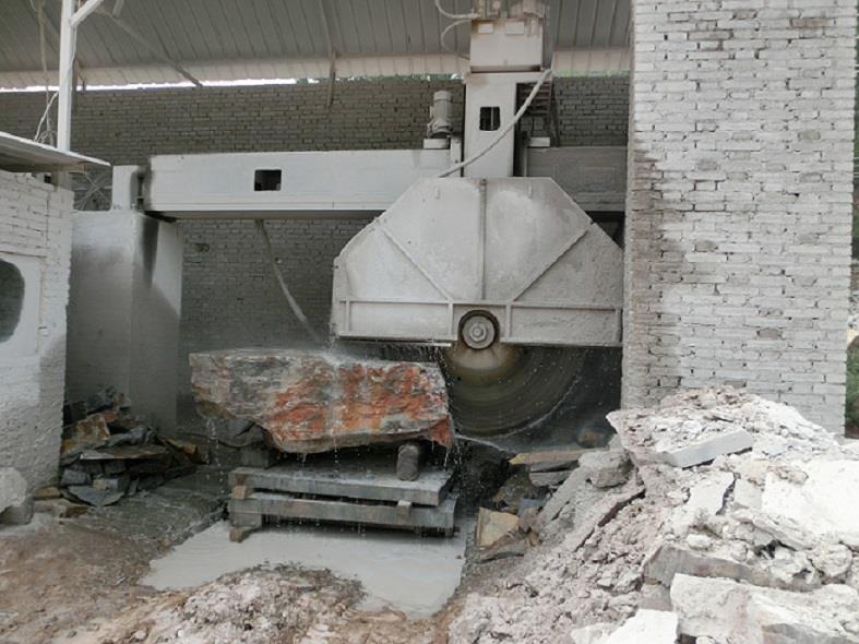 數(shù)控石材雕刻機(jī)具有哪些優(yōu)勢(shì)呢？