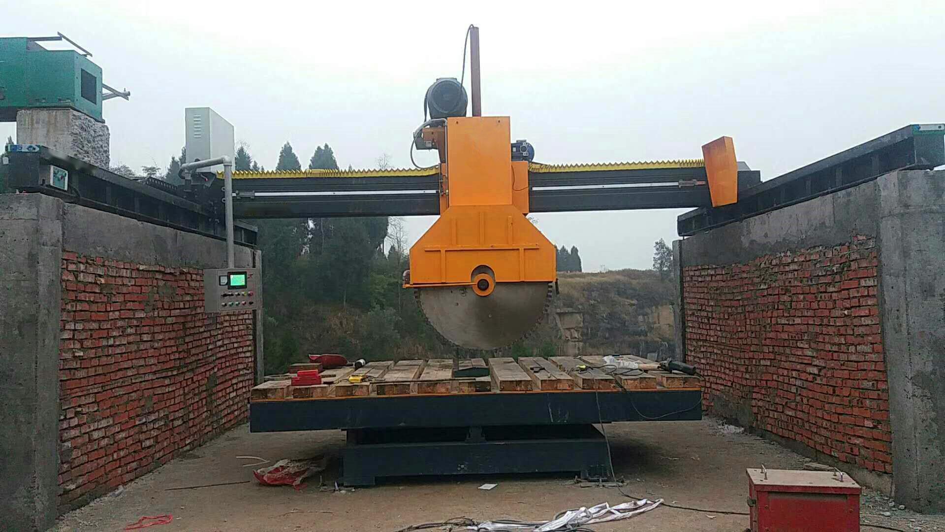 紅外線切機現(xiàn)場.jpg 紅外線切機現(xiàn)場.jpg